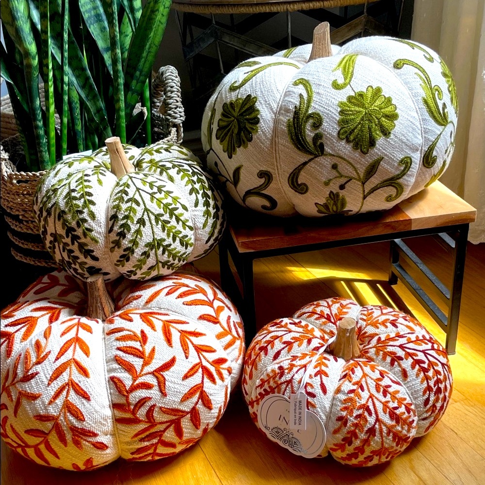 πBeautifully Crafted Embroidered Green and Cream Decorative Pumpkin-large - Picture 8 of 13